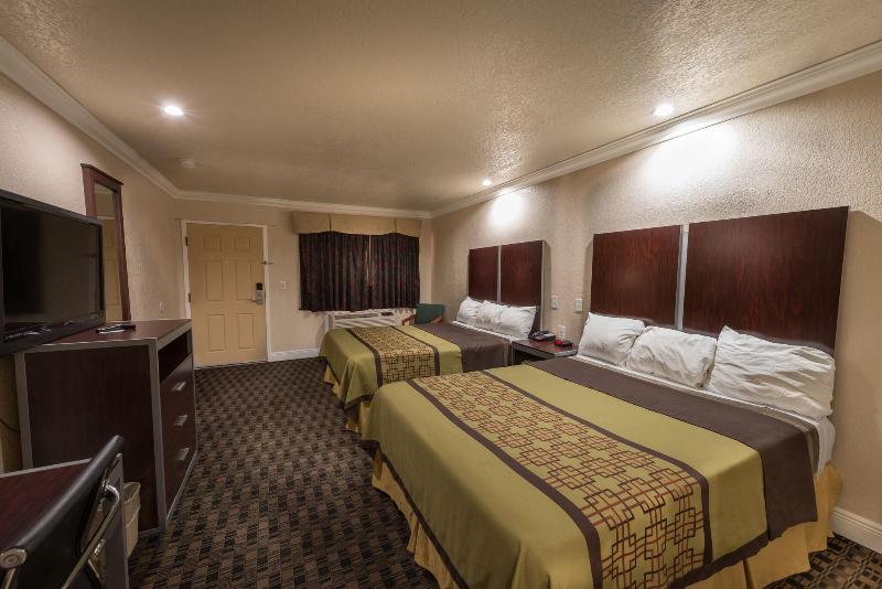 Edgewater Inn Reedley - photo 28