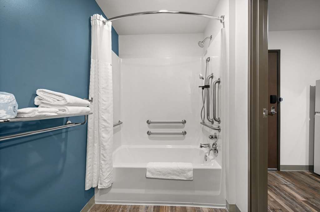 WoodSpring Suites Dearborn Detroit - photo 8
