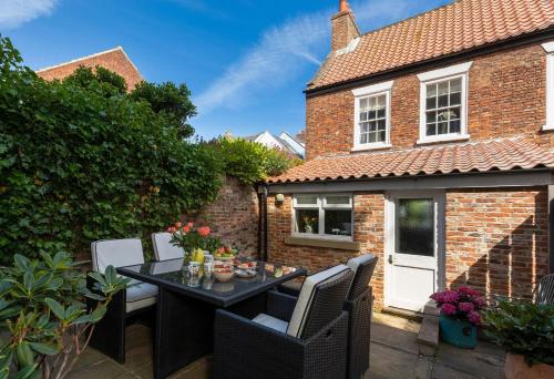 Cobble Cottage — 4-Star Luxury Hotel in Whitby, United Kingdom