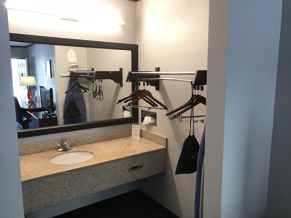 Days Inn by Wyndham Foley - photo 10