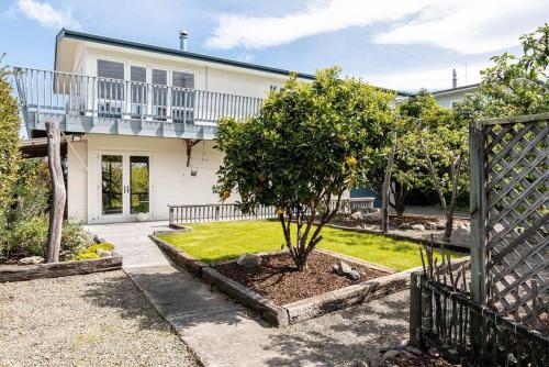 Emily's Beach House Kaiteriteri Holiday Home — 4-Star Luxury Hotel in Motueka, New Zealand