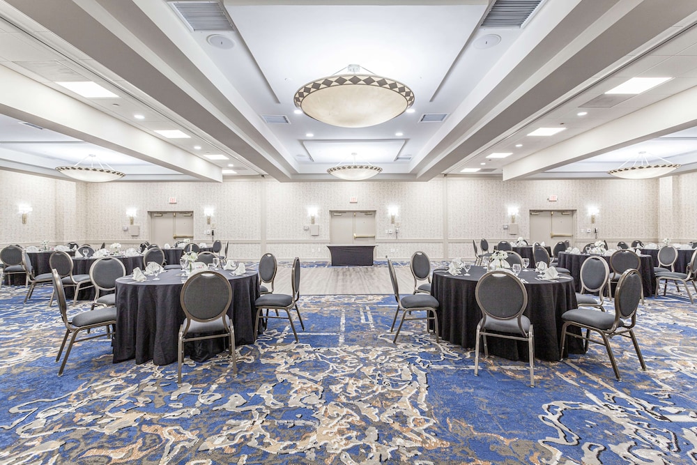 DoubleTree by Hilton Hotel Memphis - photo 54