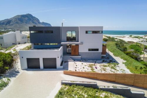 The Dunes - carbon neutral hotel in Unknown City