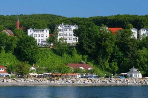 Villa Feodora Das Haus mit dem einzigartigen Seeblick — 4-Star Luxury Hotel in Sassnitz, Germany