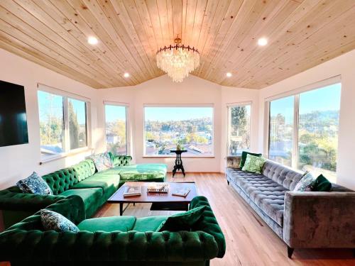 The Perch Hilltop Bungalow Eagle Rock near DTLA — 4-Star Luxury Hotel in Los Angeles, United States