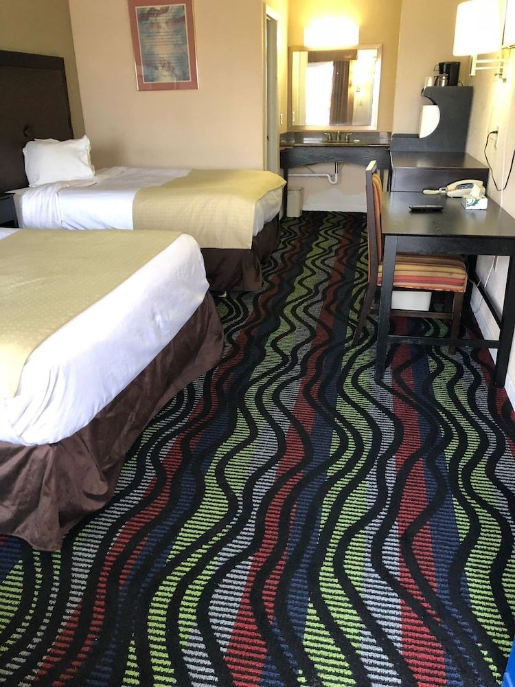 Americas Best Value Inn Elm Creek - photo 8