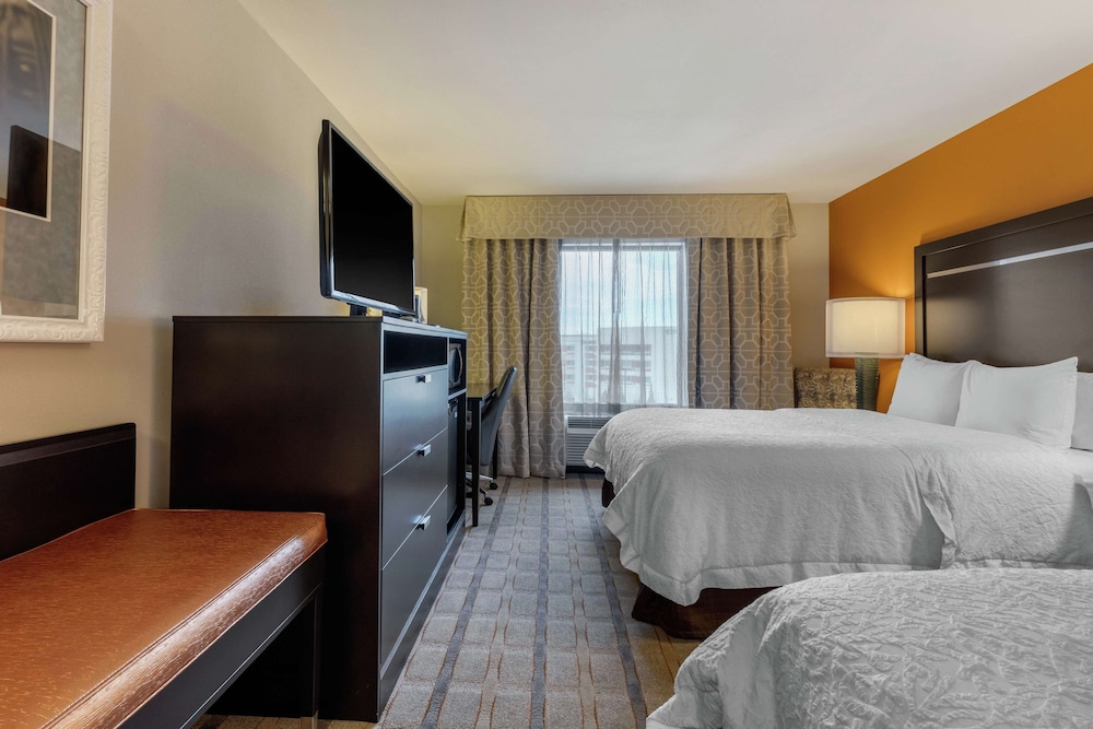 Hampton Inn & Suites Columbus - photo 18