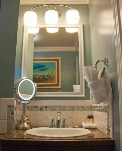 Capitola Beach Suites - photo 16
