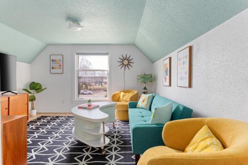70's Vibe Beach Downtown AC Nightlife — 4-Star Luxury Hotel in Traverse City, United States
