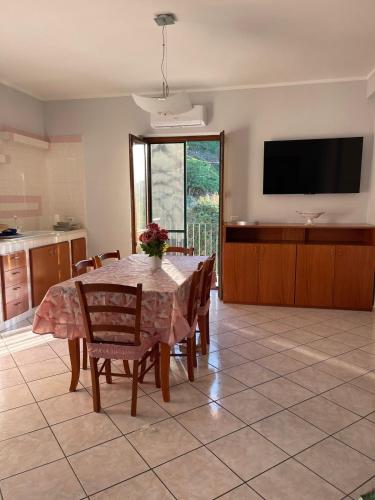 Giovi's Apartments Home Auris — 4-Star Luxury Hotel in Castellammare Di Stabia, Italy