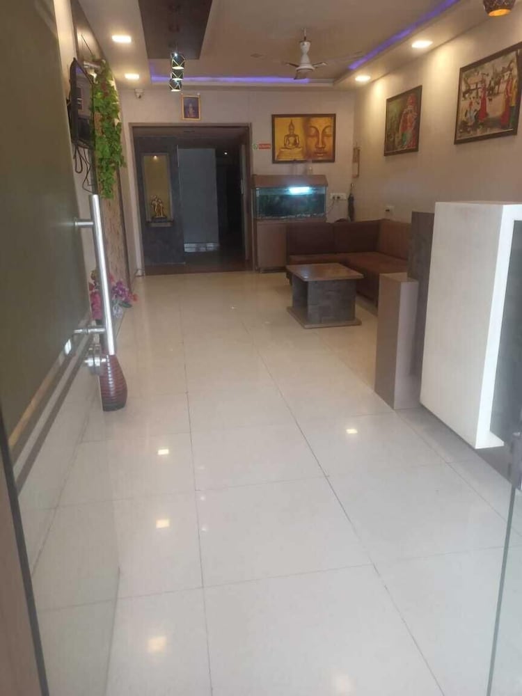 Collection O Hotel Royal Palace in Ahmedabad, India