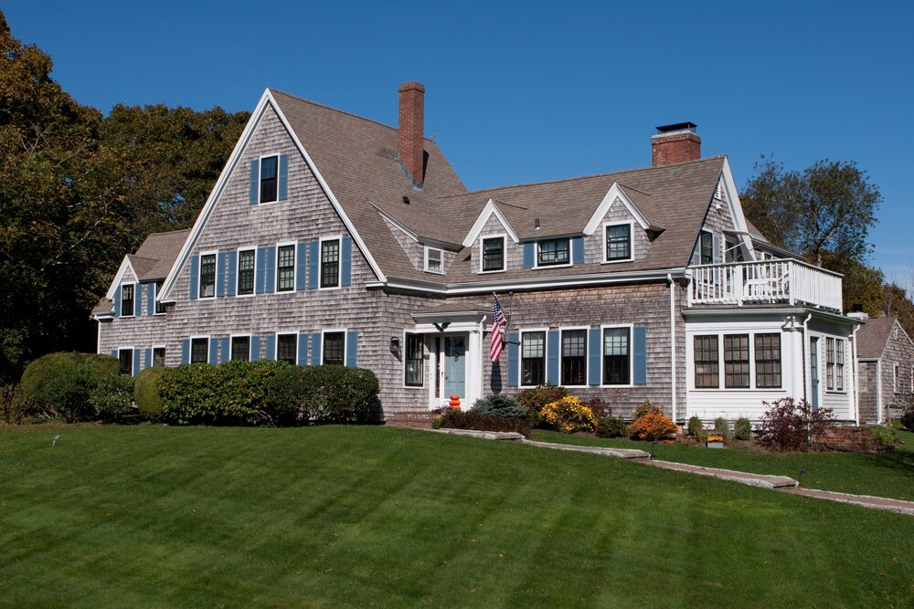 Ashley Manor in Barnstable, United States
