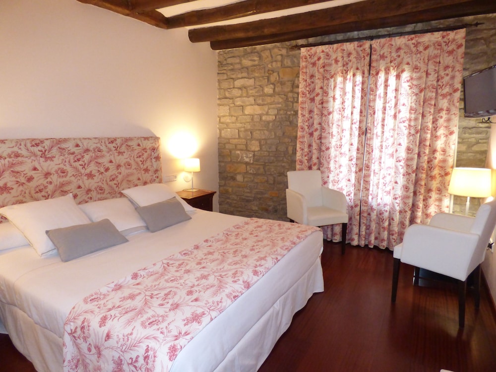 Hotel Los Arcos - carbon neutral hotel in Ainsa