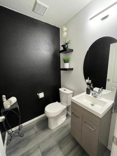 Beautiful 2 story home 20 minutes from the strip