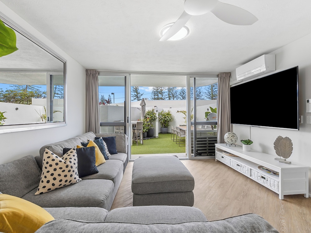 Mandolin Beachfront Resort - carbon neutral hotel in Alexandra Headland