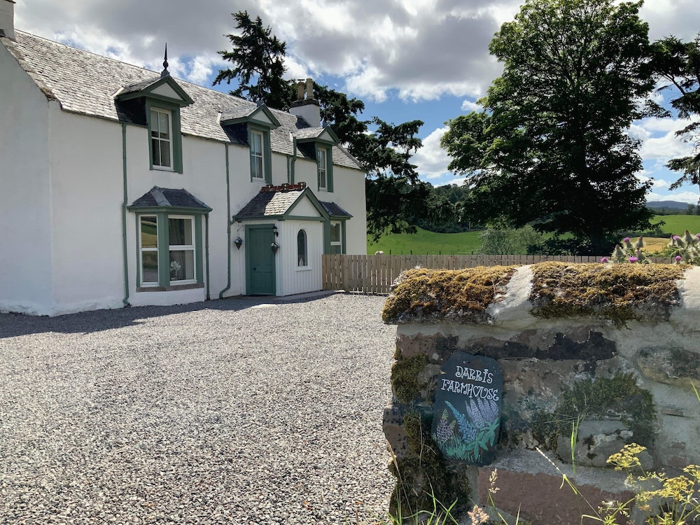 Darris Farmhouse — 4-Star Luxury Hotel in Inverness, United Kingdom