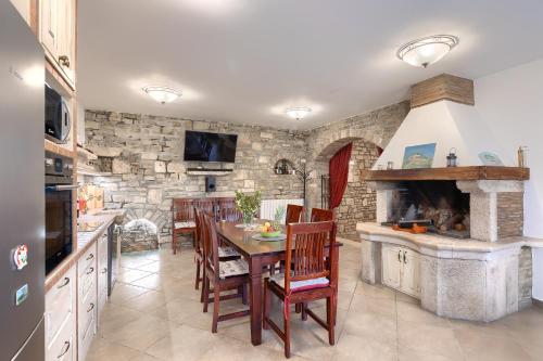 Apartman Pietro — 4-Star Luxury Hotel in Motovun, Croatia