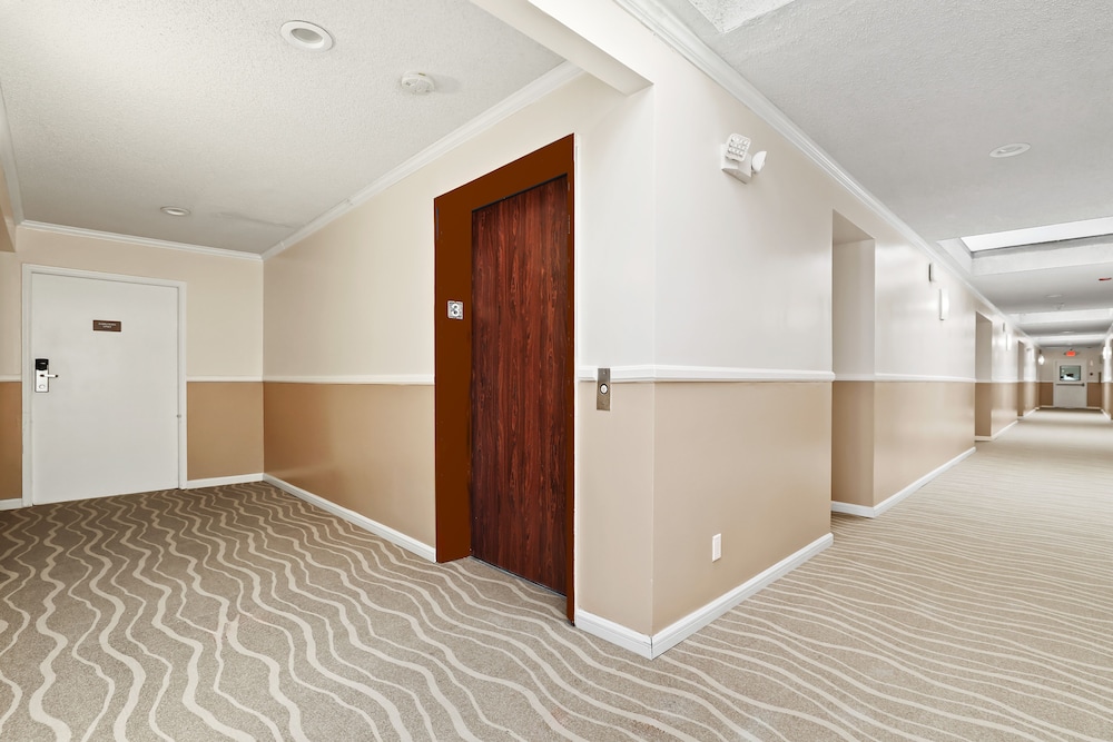 Brookhurst Plaza Inn - photo 32