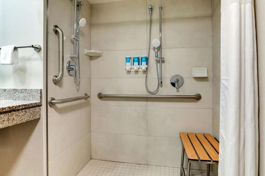 Drury Inn & Suites Marion - photo 42