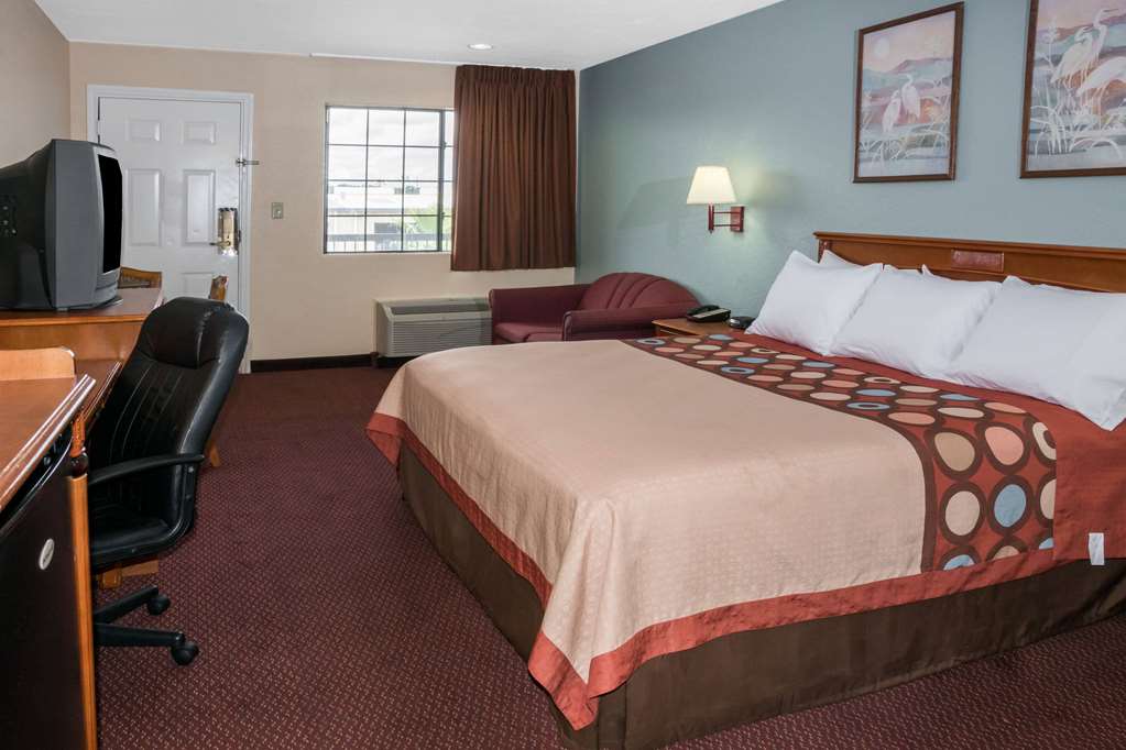 Super 8 by Wyndham Sealy - photo 14