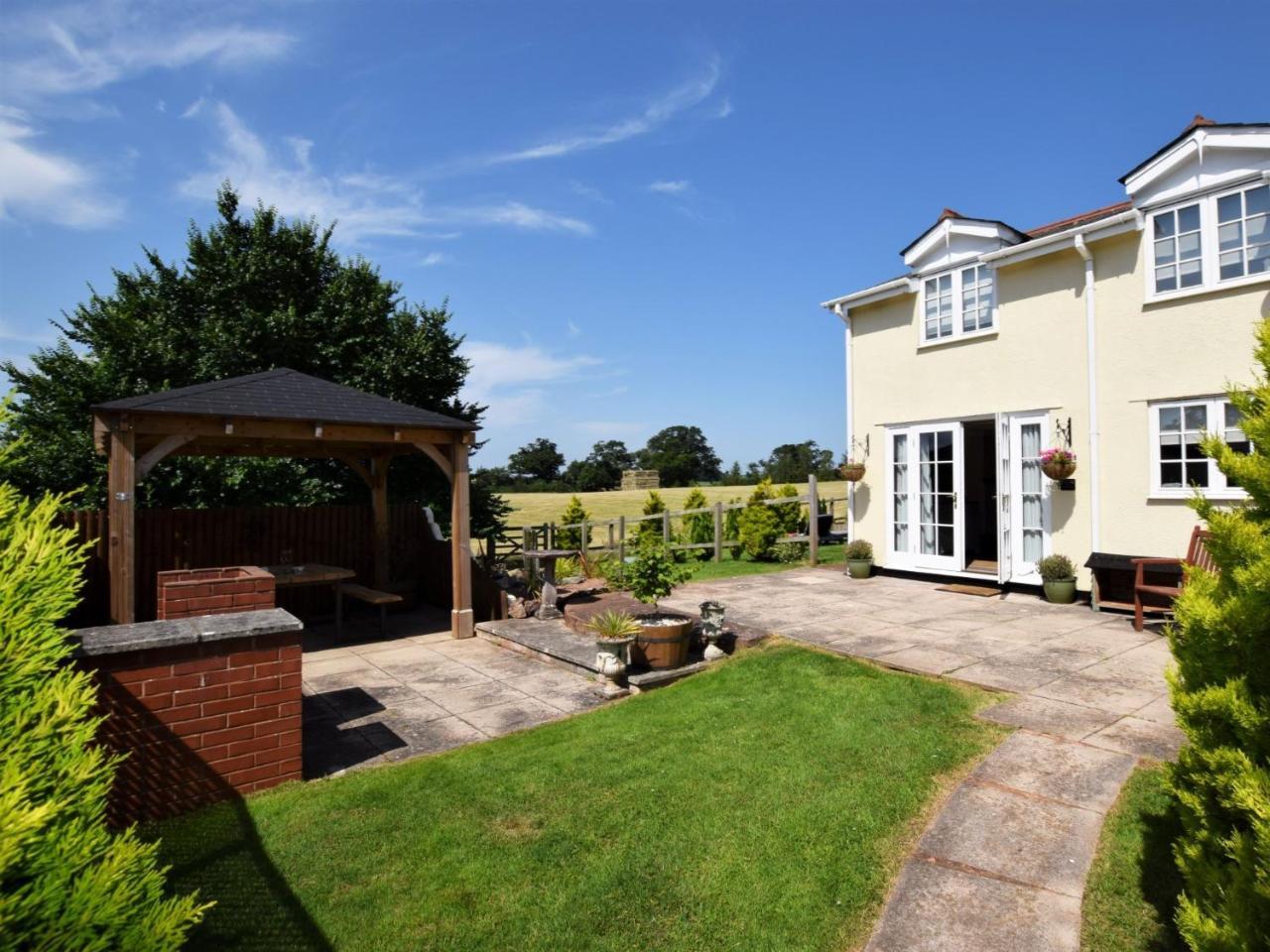 2 Bed in Tiverton 51275 — hotel in Crediton