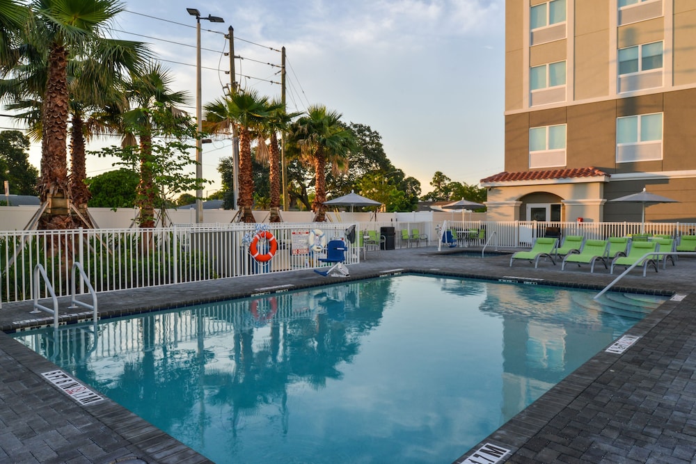 Holiday Inn Express & Suites St. Petersburg Madeira Beach by IHG - photo 39