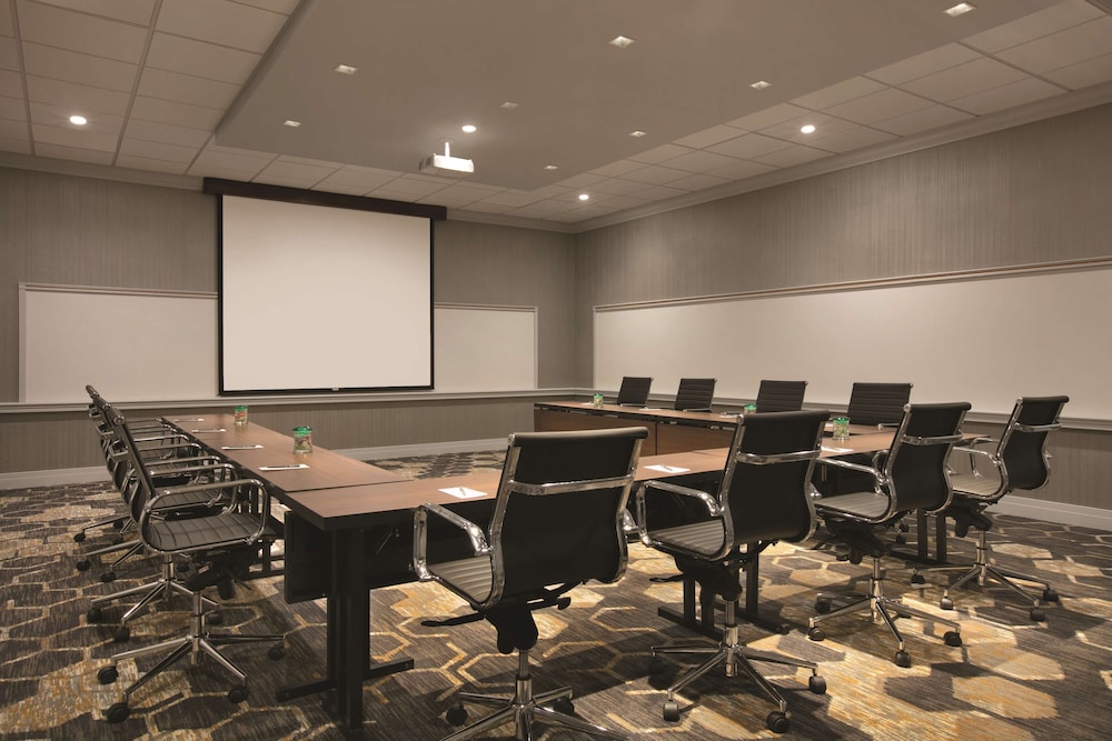 Embassy Suites by Hilton Richmond - photo 40