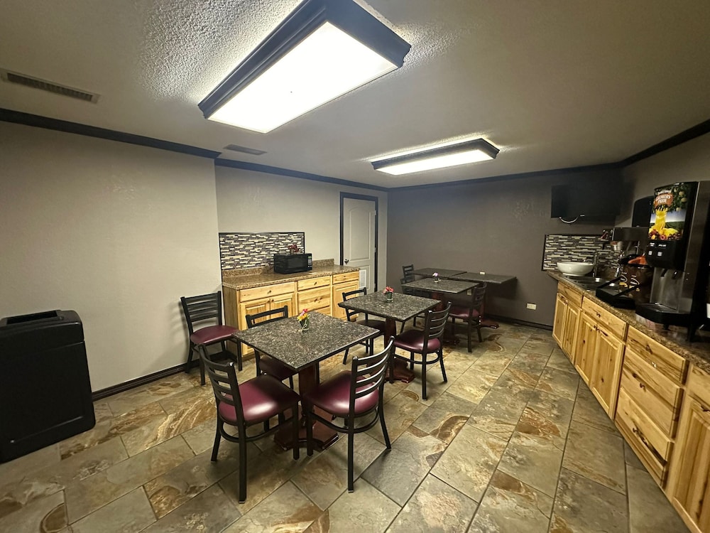Super 8 by Wyndham Athens TX - photo 21