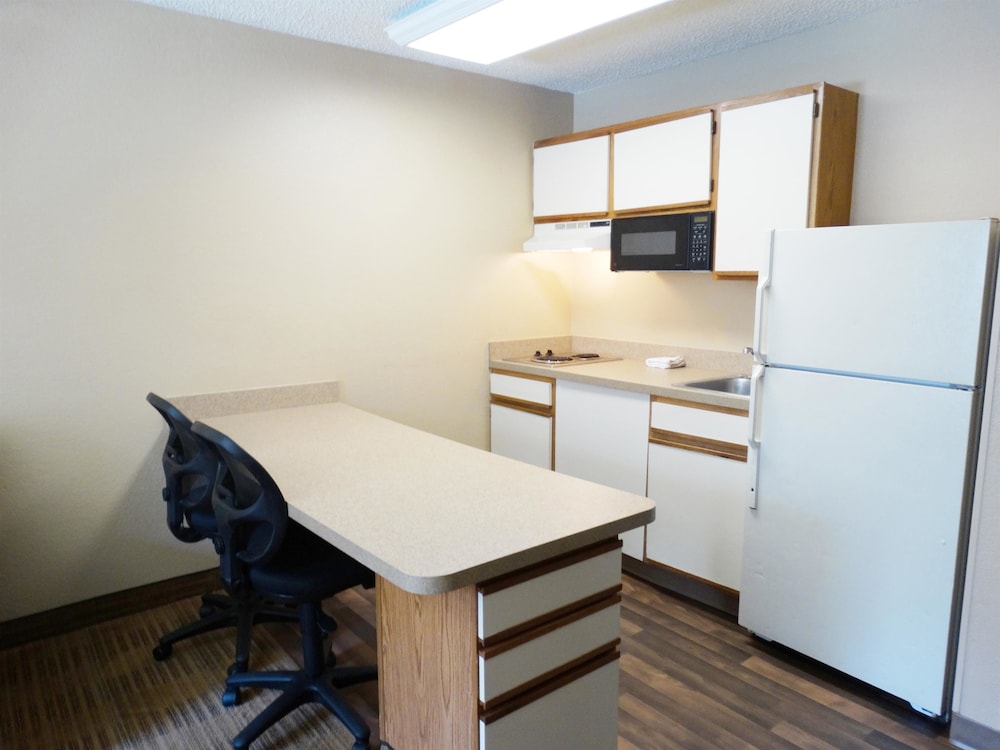MainStay Suites Raleigh North - photo 57