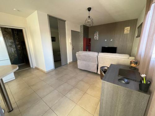 Patio Del Mar in Canet-En-Roussillon, France