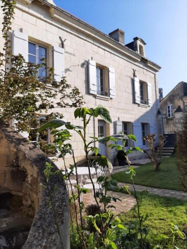Au Pied Du Lavoir — hotel in Gennes