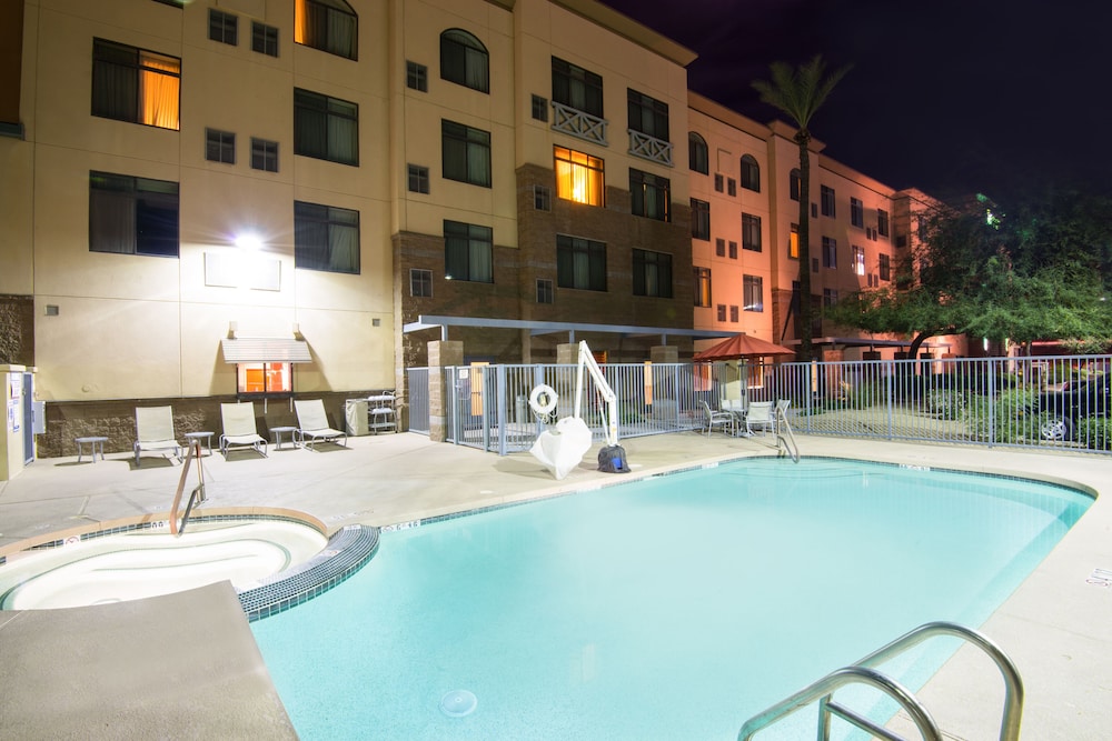 Holiday Inn & Suites Goodyear West Phoenix Area by IHG - photo 33
