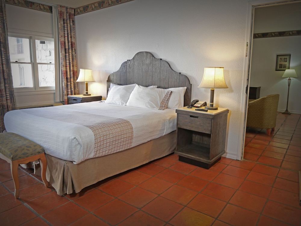 Y O Ranch Hotel - photo 8