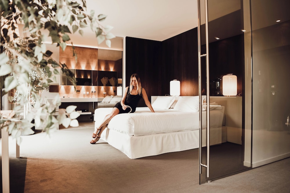 Hôtel b design & Spa — 5-Star Luxury Hotel in Paradou, France
