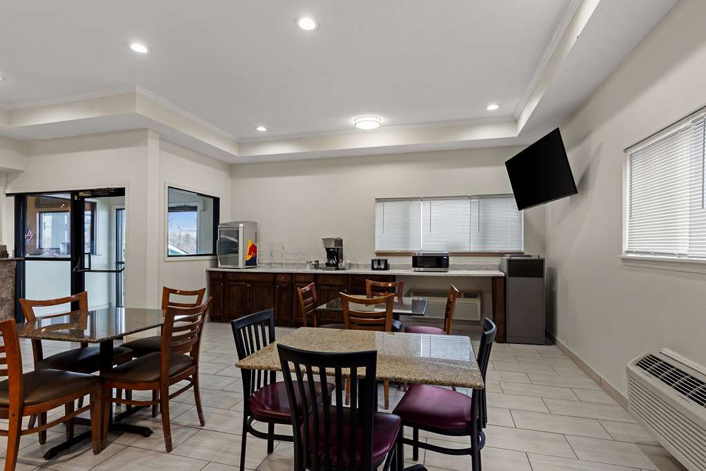 Red Lion Inn & Suites Caseyville - photo 24