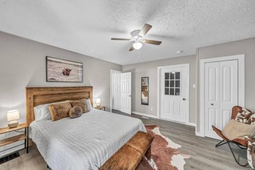 Spacious family home with playroom — 4-Star Luxury Hotel in Georgetown, United States