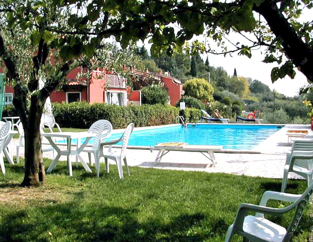 Apartment Quarole With Pool — 4-Star Luxury Hotel in Cavajon Veronese, Italy