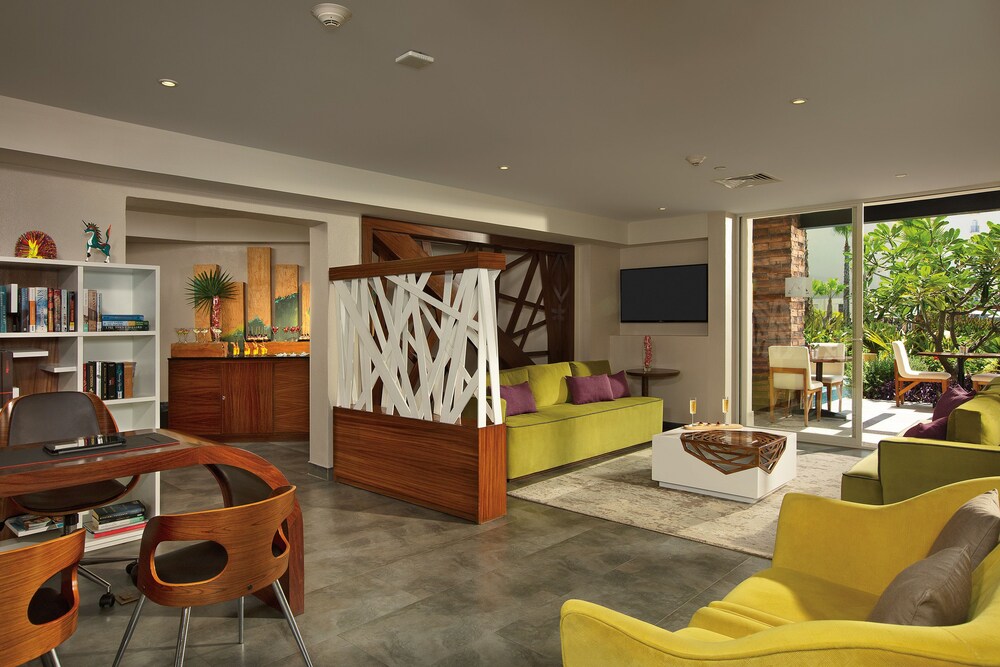 Executive Lounge