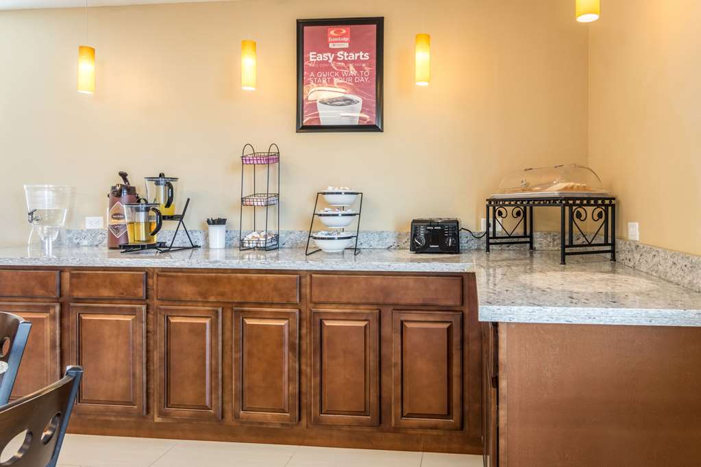Econo Lodge Inn & Suites North Little Rock near Riverfront - photo 30