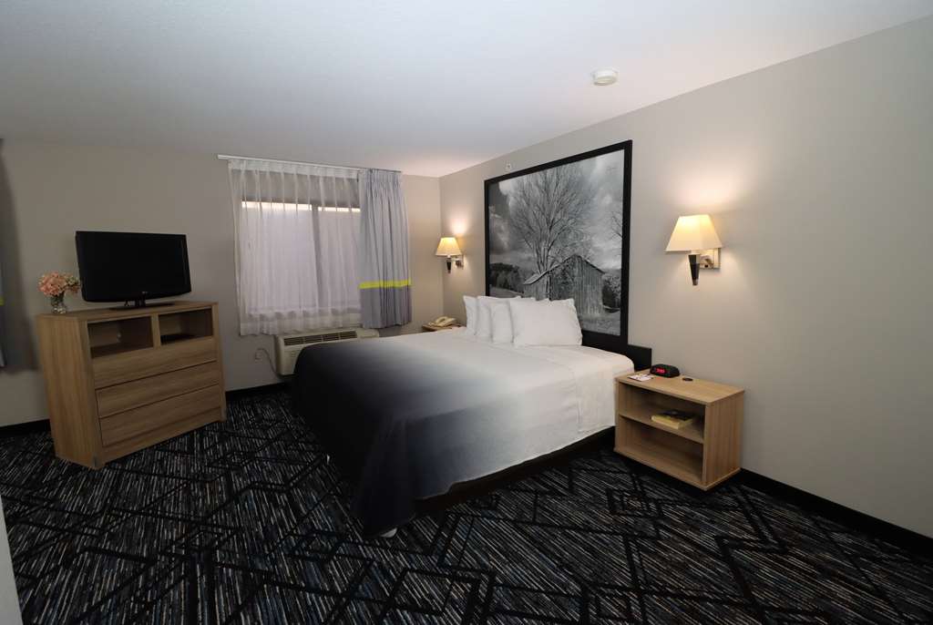 Super 8 by Wyndham Perryville - photo 22
