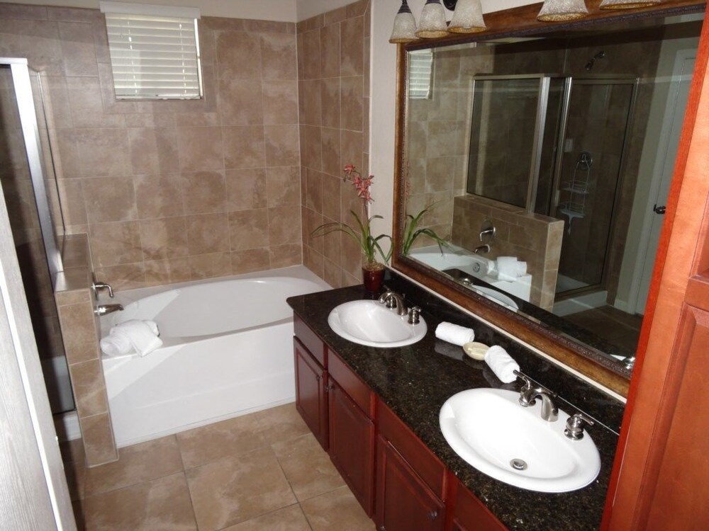 Ip60483 Bella Piazza Resort 3 Bed 3 Baths Condo - photo 7