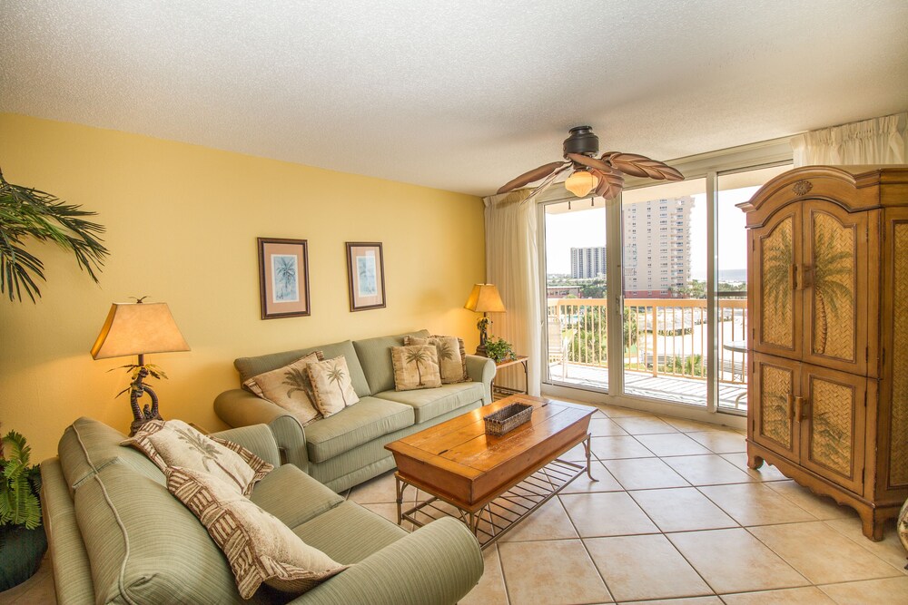 Pelican Beach Resort & Conference Center - photo 25
