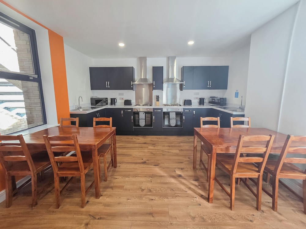 Hullywood Rooms in Kingston Upon Hull, United Kingdom