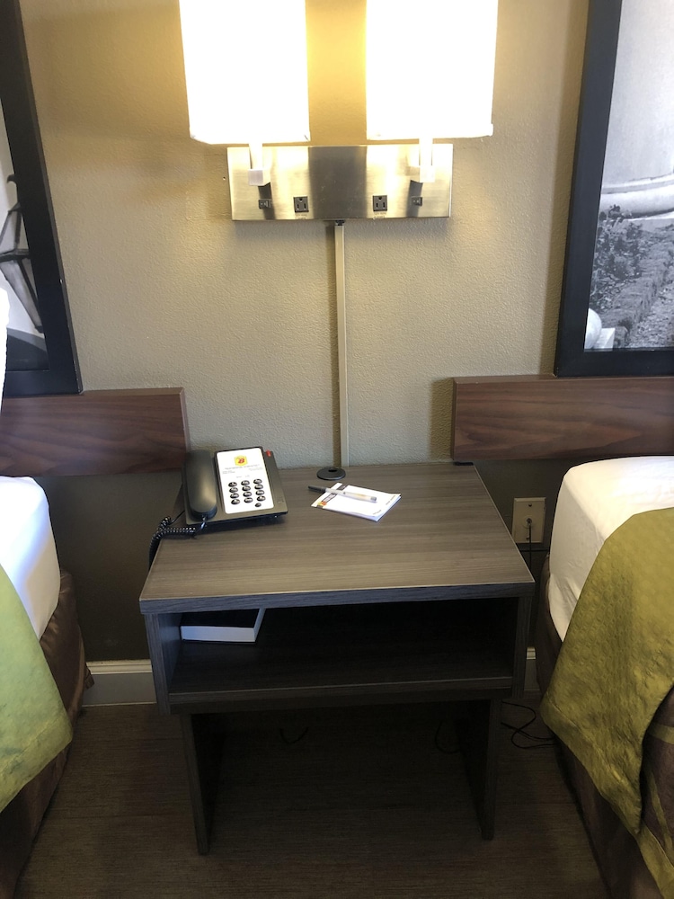 Super 8 by Wyndham Orangeburg - photo 9