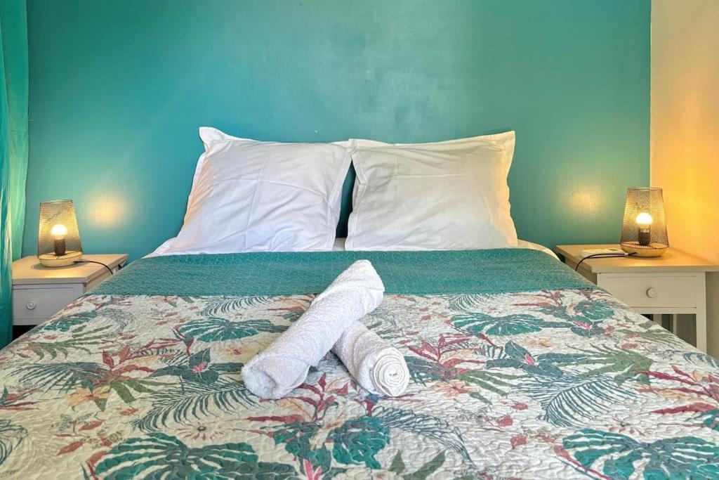Le refuge de Chrystel : Plage accessible à pied — 4-Star Luxury Hotel in Le Gosier, Guadeloupe