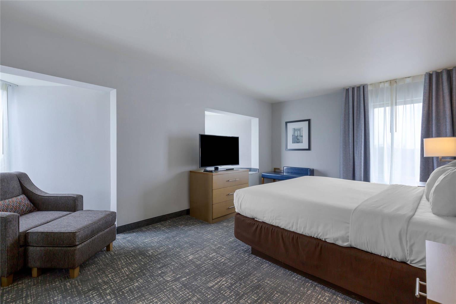 Comfort Inn & Suites Alexandria West - photo 20