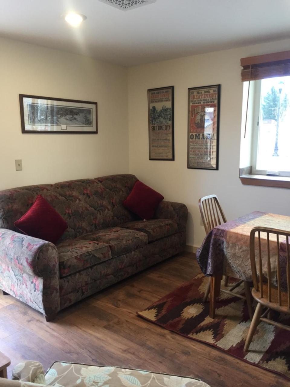 Creekside Downtown Vacation Suites Only Adults 25 Or Older - photo 6
