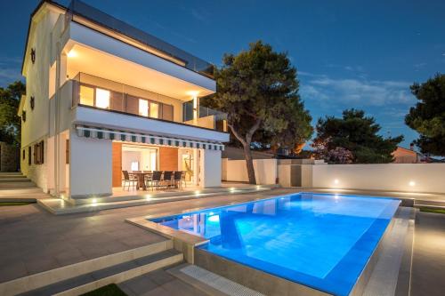 Sailor house villa near Trogir private pool — 5-Star Luxury Hotel in Rogoznica, Croatia