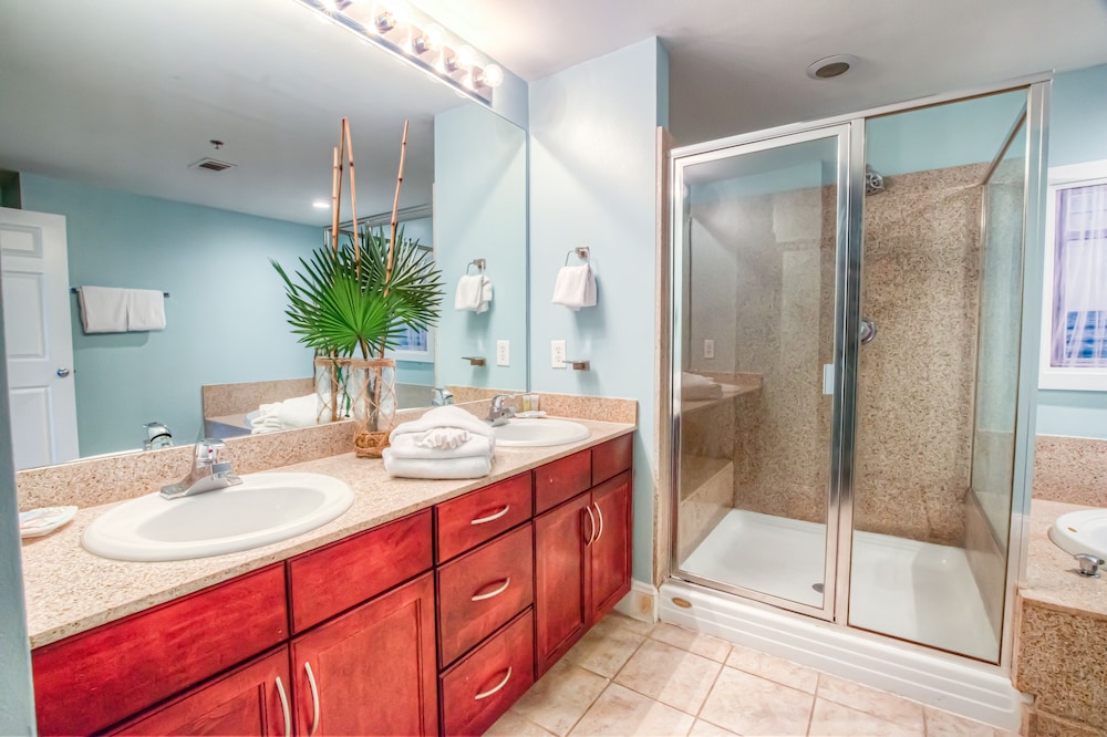Laketown Wharf Resort by Aneliya's Rentals - photo 756