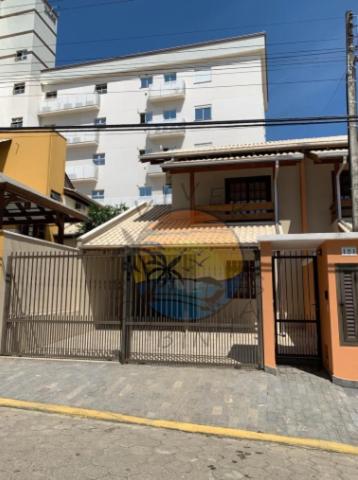 Sobrado Alto Padrão Zona Central da Praia com 02 Dormitórios